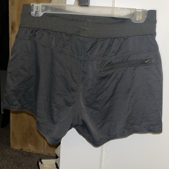 The North Face athletic shorts charcoal gray- small - Picture 4 of 7